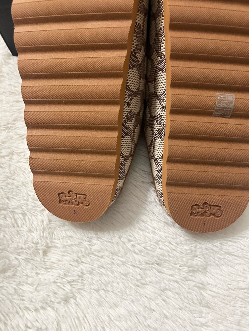Coach Hadley Signature Logo Print Jacquard Clogs - Picture 13 of 15